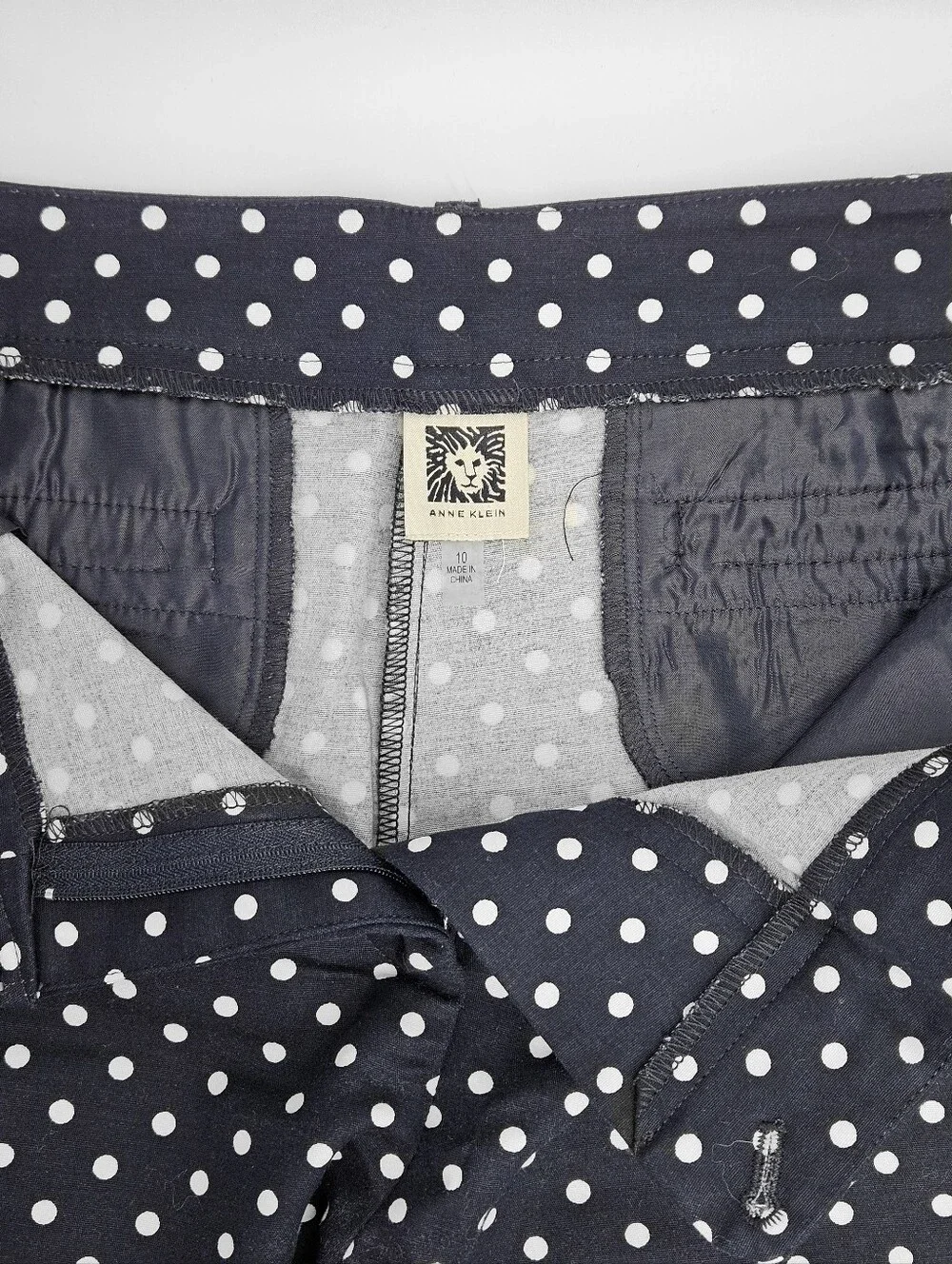 Anne Klein Size 10 Shorts Navy Blue Polka Dot Scalloped Hem Gold Logo Preppy